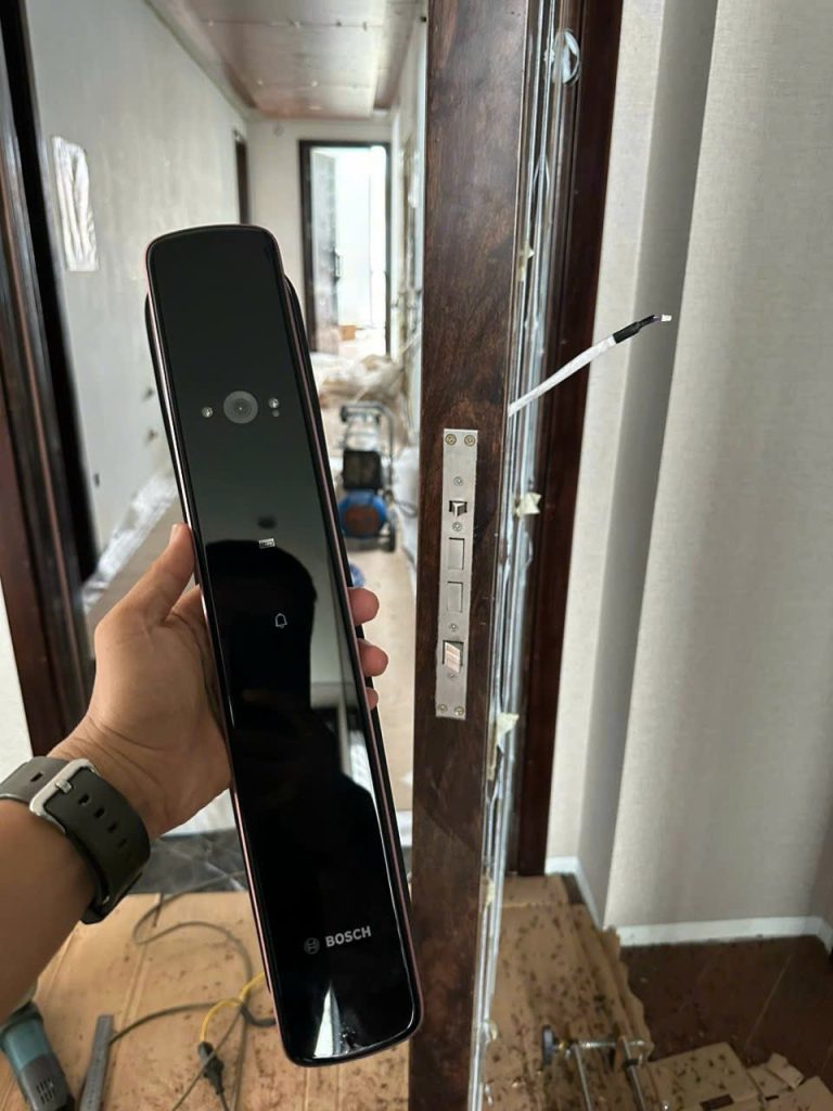 Khóa cửa thông minh Bosch EL800VF DE Face ID App WIFI